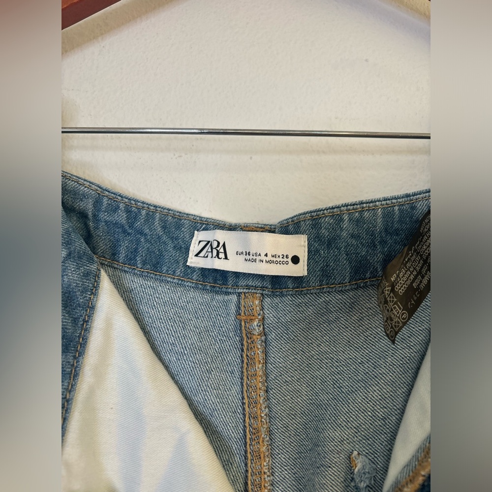 ZARA MEDIUM WASH STRAIGHT LEG JEANS SZ US 4 - Picture 7 of 10